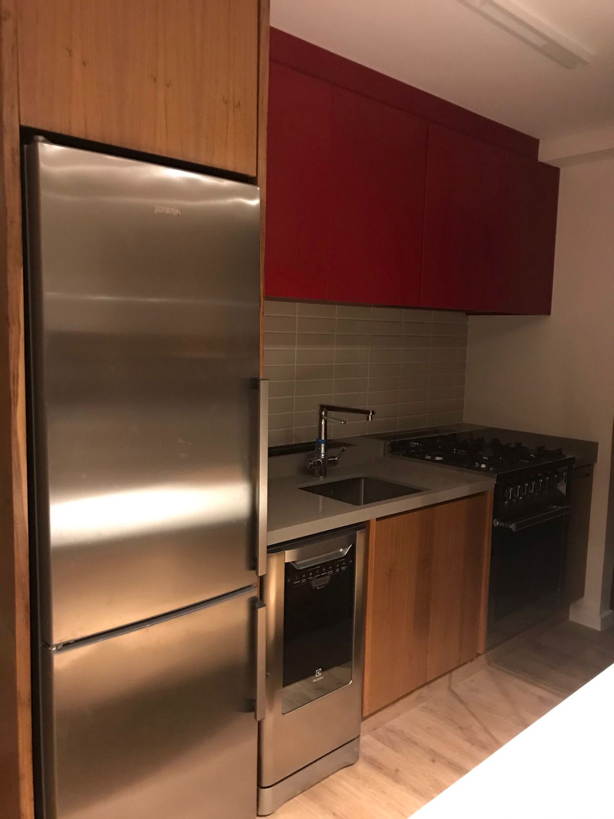Cozinha projetada por uma design de interiores